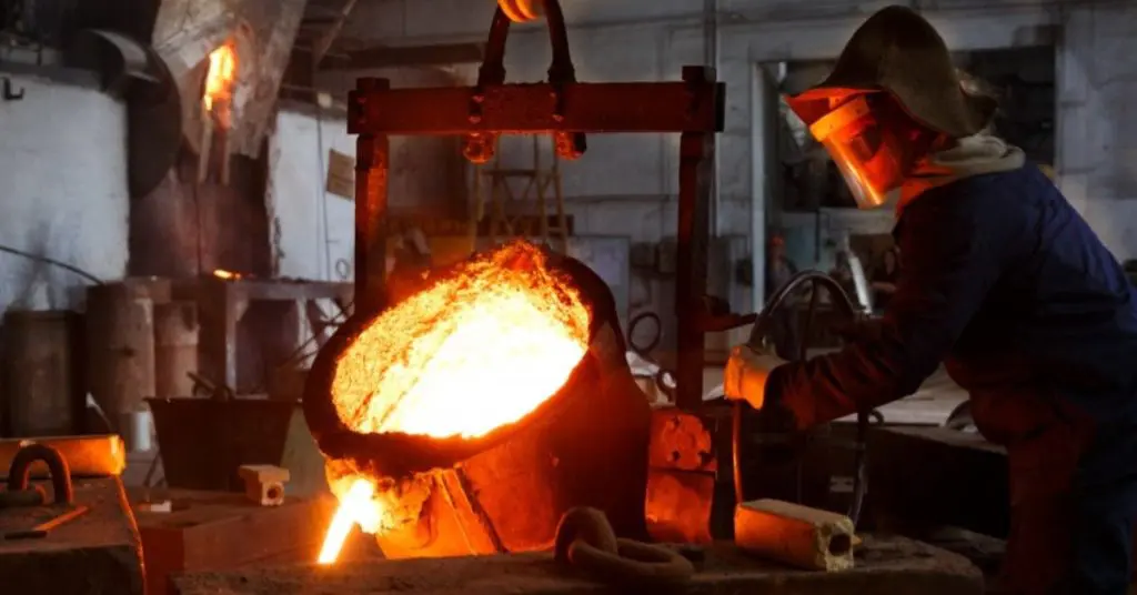 Pouring aluminum